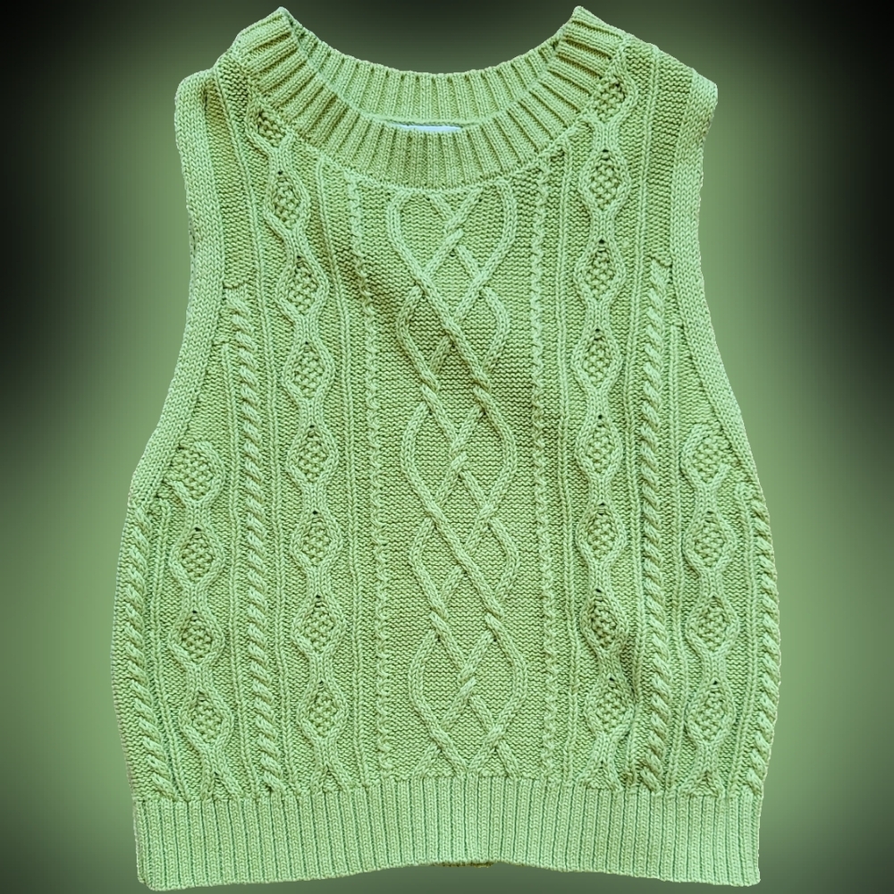 Double Zero Sleeveless Sweater Size Small